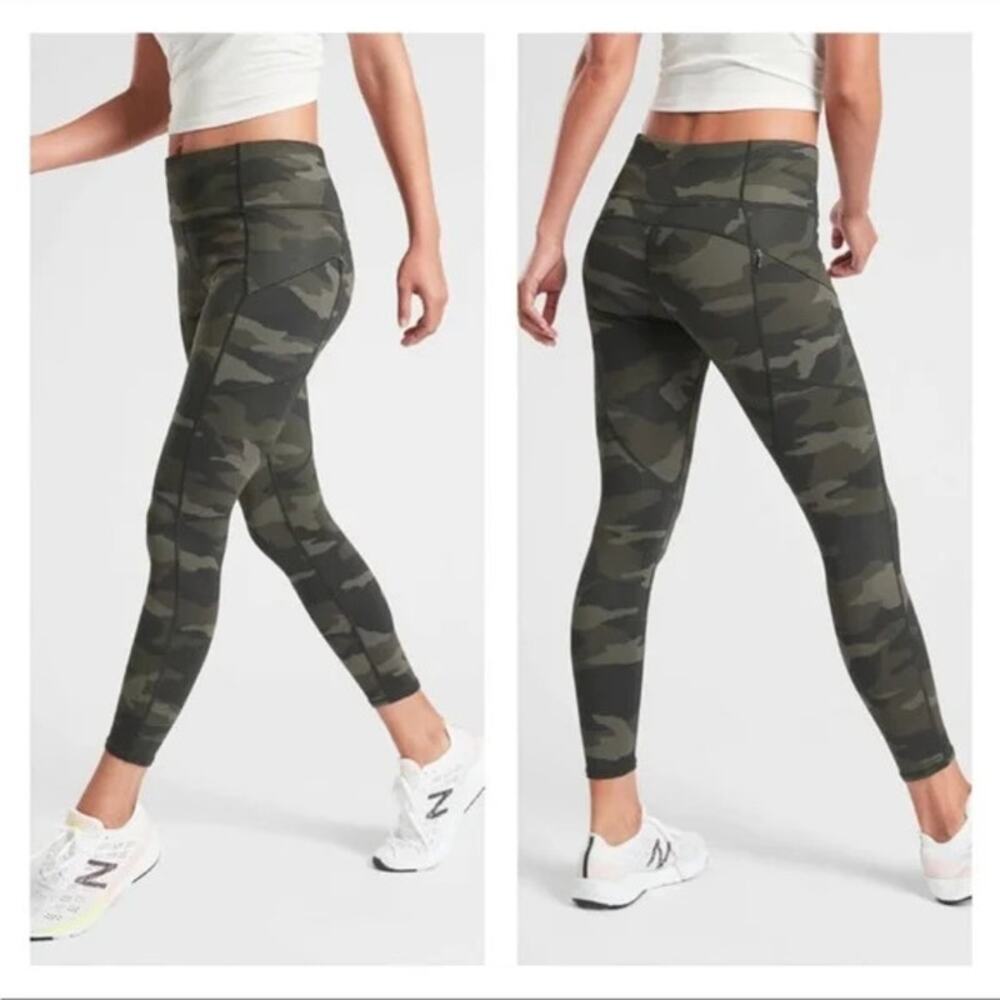 Athleta Camo Contender 7/8 Tight Leggings Green Camouflage Womens Medium Workout